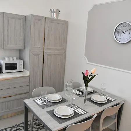 Gracchi 56 - Luxury *