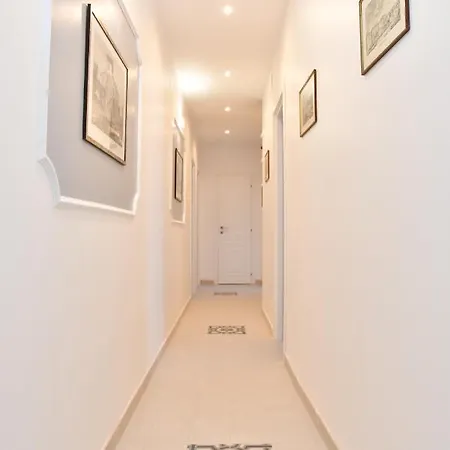Gracchi 56 - Luxury *